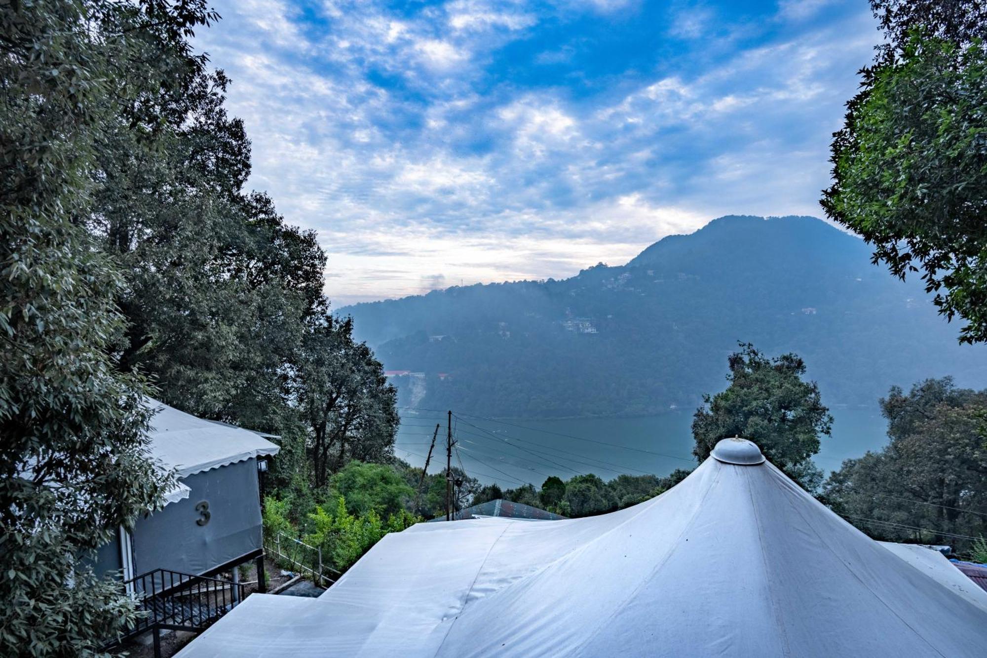 The Whispering Oaks Hotel Nainital Buitenkant foto
