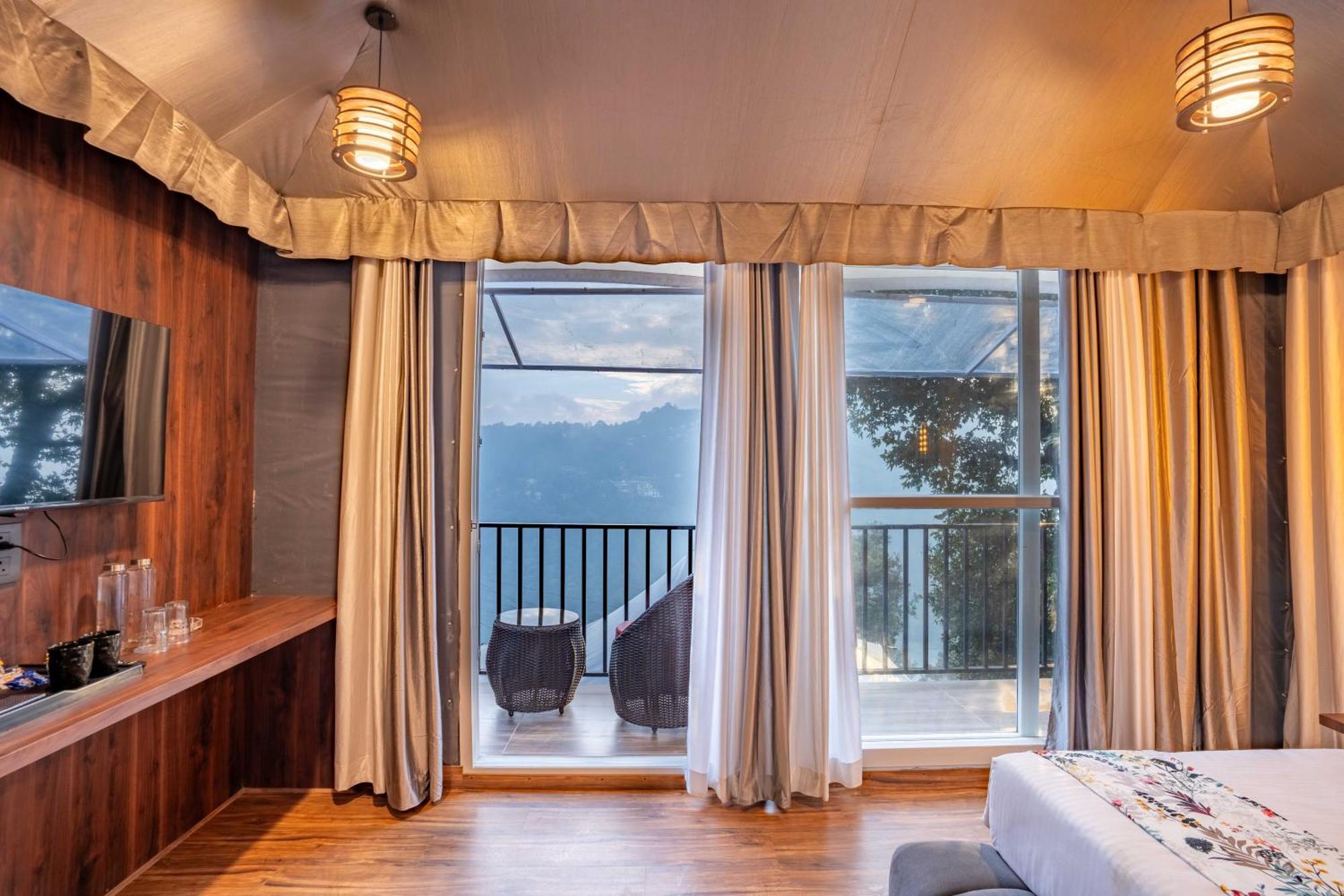 The Whispering Oaks Hotel Nainital Buitenkant foto