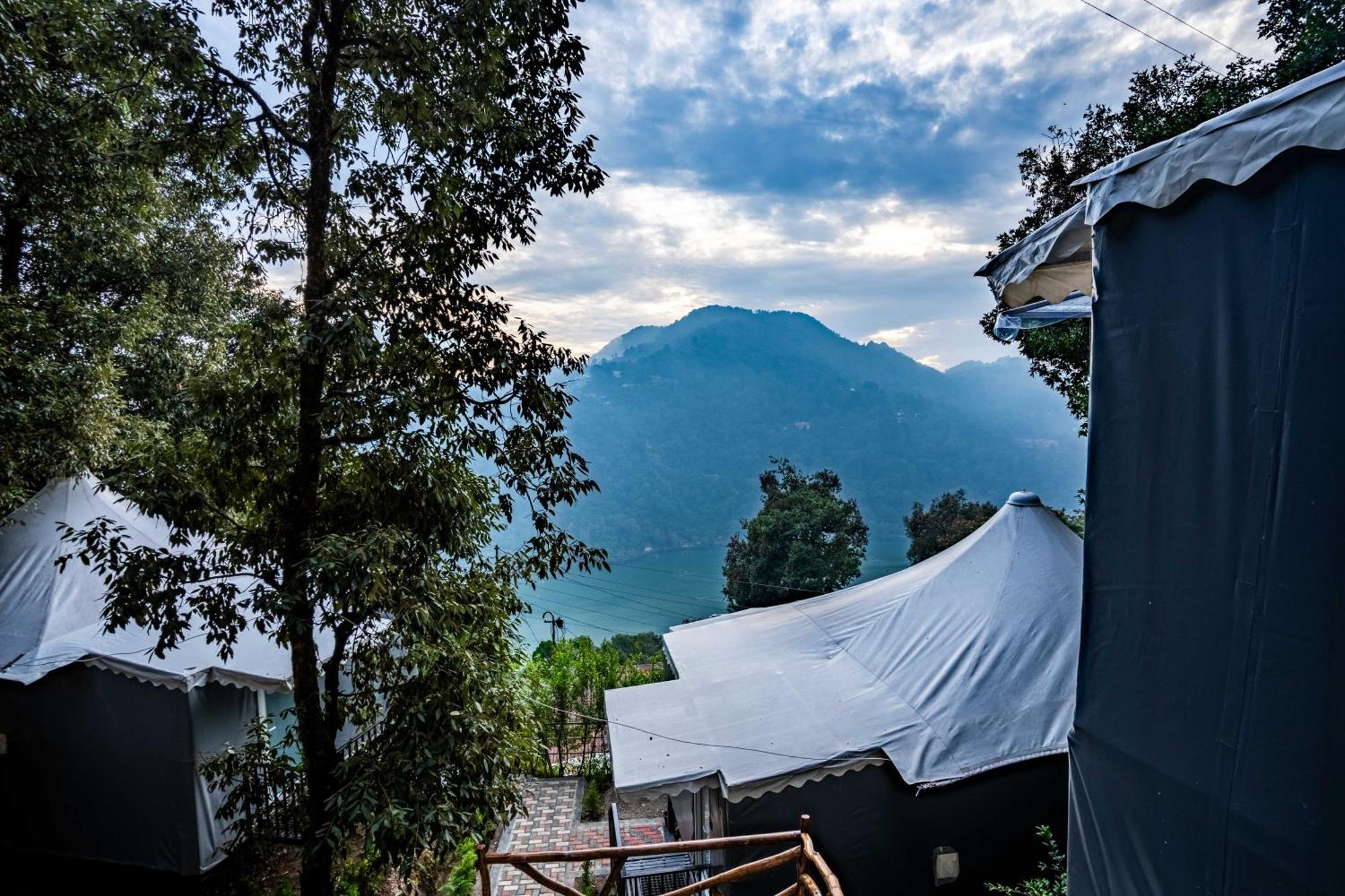 The Whispering Oaks Hotel Nainital Buitenkant foto