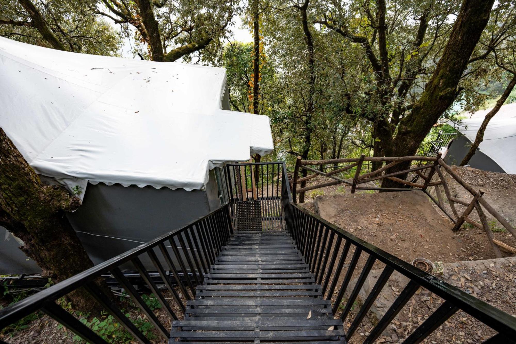 The Whispering Oaks Hotel Nainital Buitenkant foto