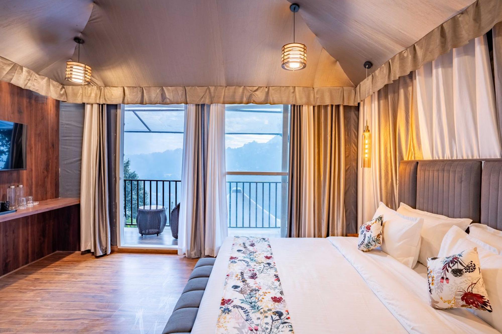 The Whispering Oaks Hotel Nainital Buitenkant foto