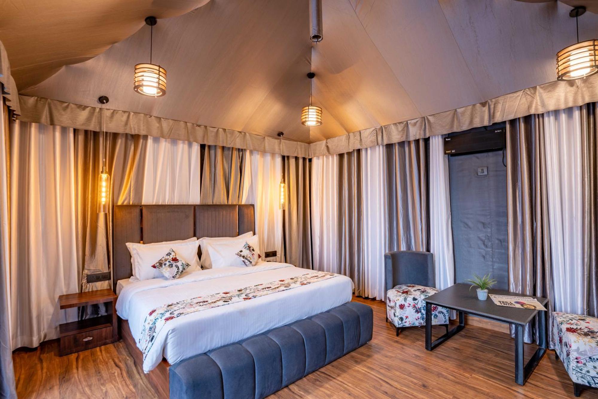 The Whispering Oaks Hotel Nainital Buitenkant foto