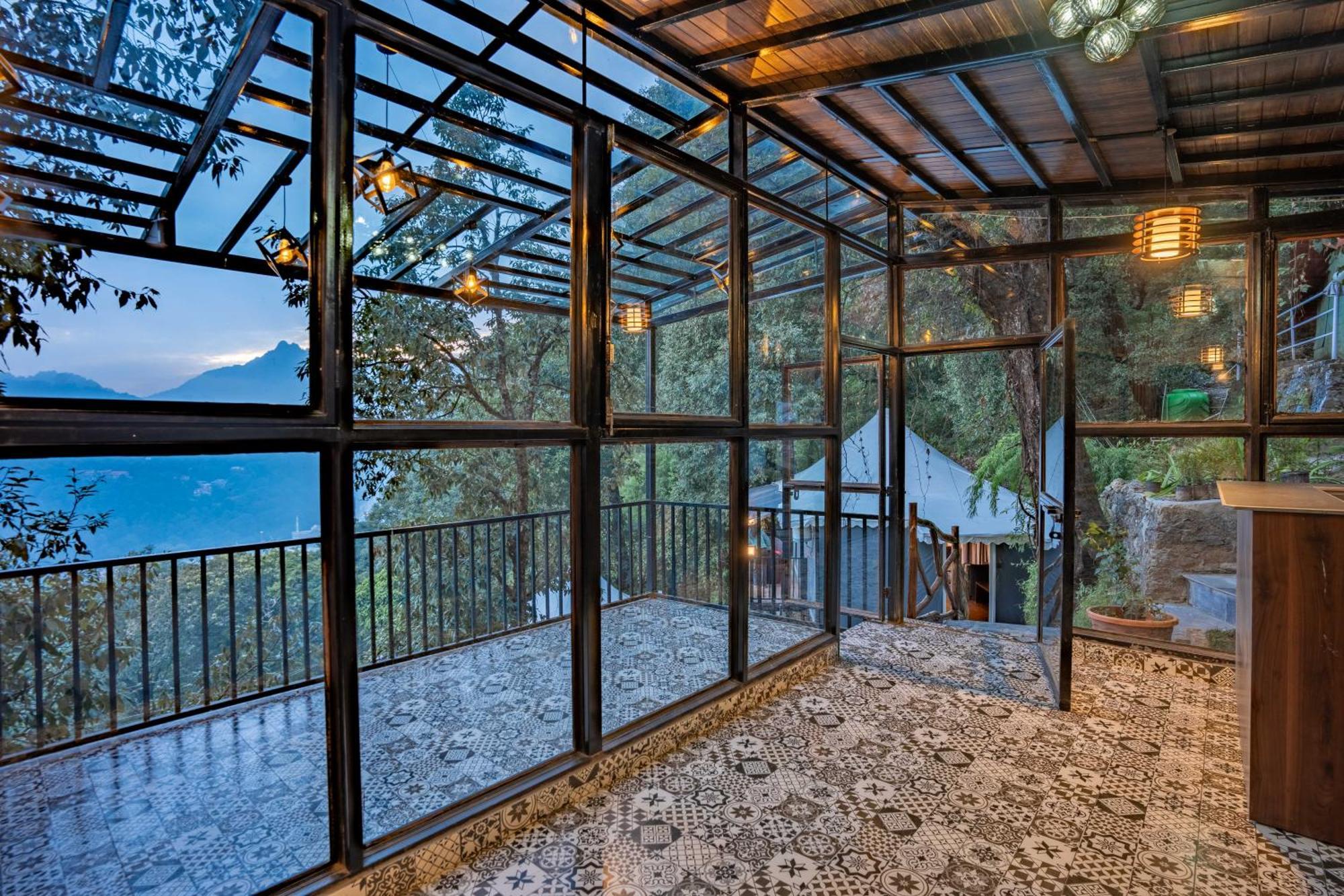 The Whispering Oaks Hotel Nainital Buitenkant foto